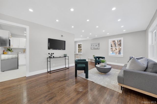 27 Franklin Road, Hyde Park, NY 12538