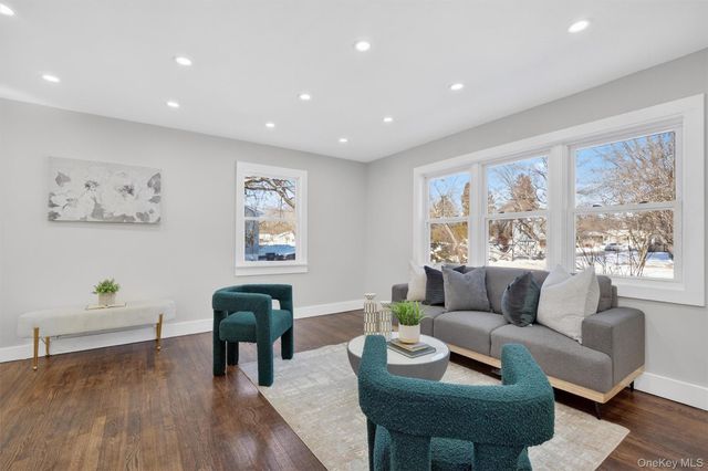 27 Franklin Road, Hyde Park, NY 12538