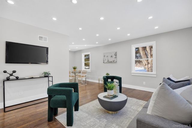 27 Franklin Road, Hyde Park, NY 12538