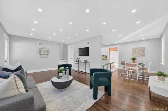 27 Franklin Road, Hyde Park, NY 12538