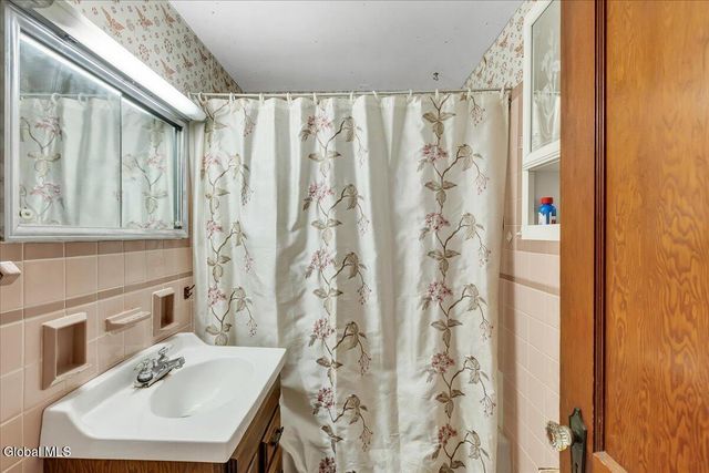 1034 Wallace Avenue, Rotterdam, NY 12306