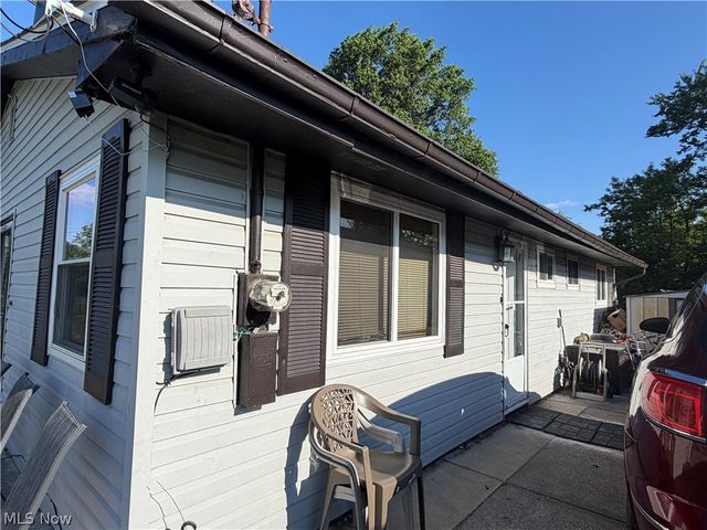362 Brace Avenue, Elyria, OH 44035