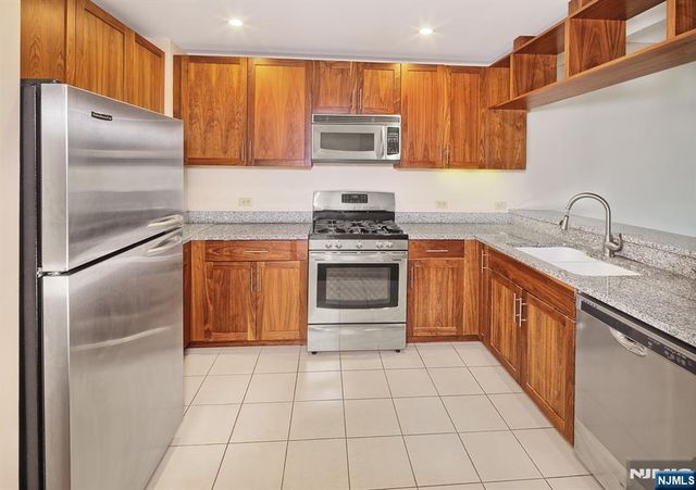 20 Newport Parkway 1209, Jersey City, NJ 07310