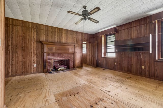857 Davenport Rd, Cumberland City, TN 37050