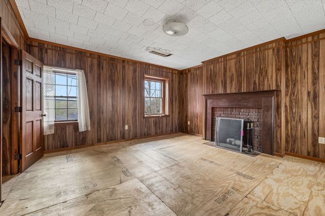 857 Davenport Rd, Cumberland City, TN 37050