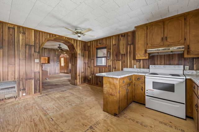 857 Davenport Rd, Cumberland City, TN 37050