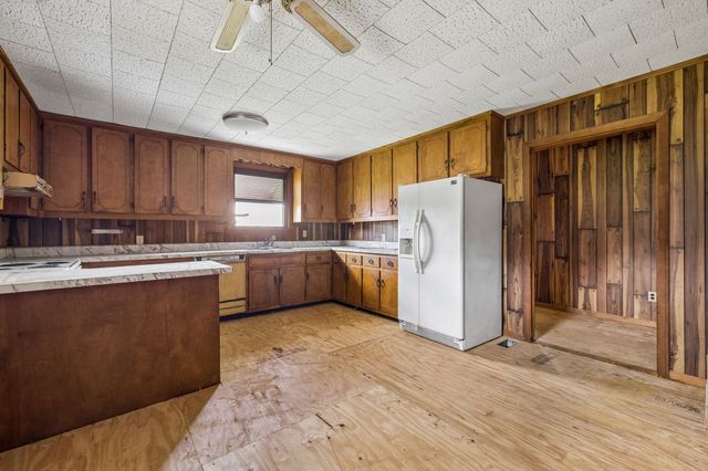 857 Davenport Rd, Cumberland City, TN 37050