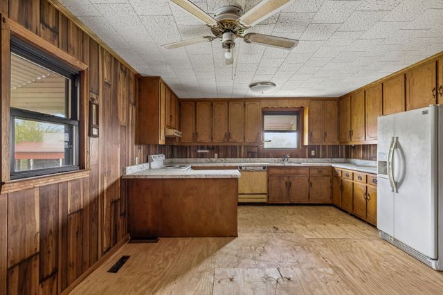 857 Davenport Rd, Cumberland City, TN 37050