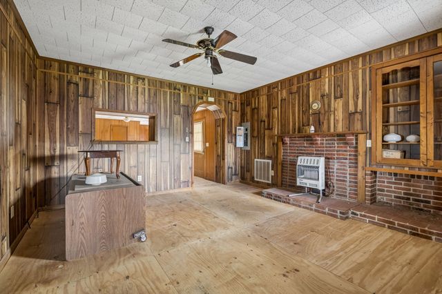 857 Davenport Rd, Cumberland City, TN 37050