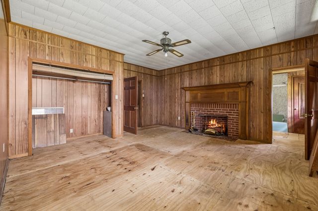 857 Davenport Rd, Cumberland City, TN 37050