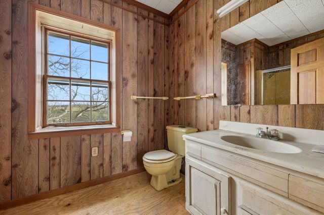 857 Davenport Rd, Cumberland City, TN 37050