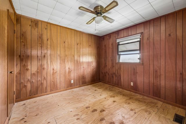 857 Davenport Rd, Cumberland City, TN 37050