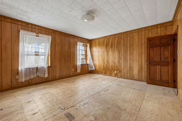 857 Davenport Rd, Cumberland City, TN 37050