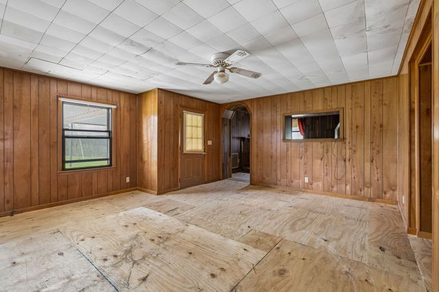 857 Davenport Rd, Cumberland City, TN 37050