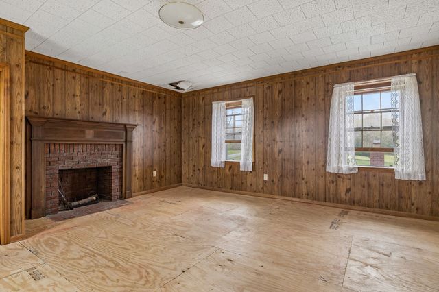 857 Davenport Rd, Cumberland City, TN 37050