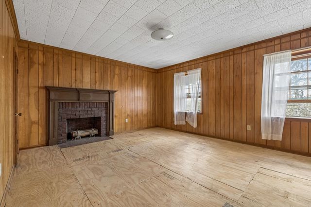 857 Davenport Rd, Cumberland City, TN 37050