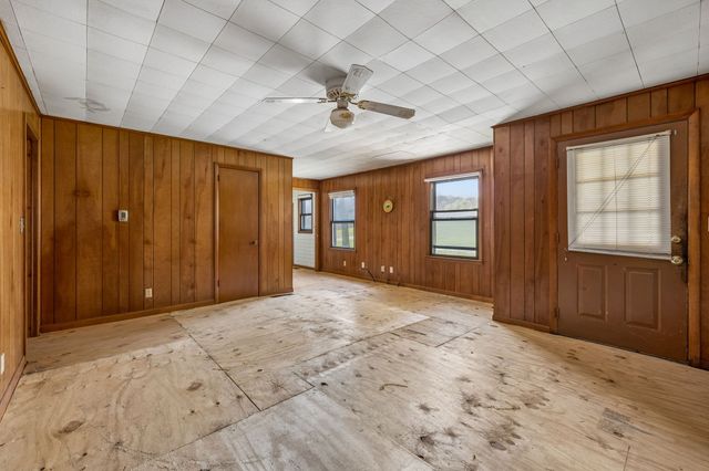 857 Davenport Rd, Cumberland City, TN 37050