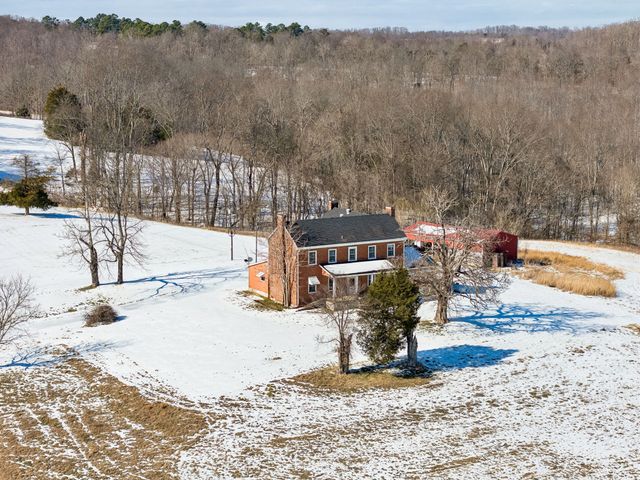 857 Davenport Rd, Cumberland City, TN 37050