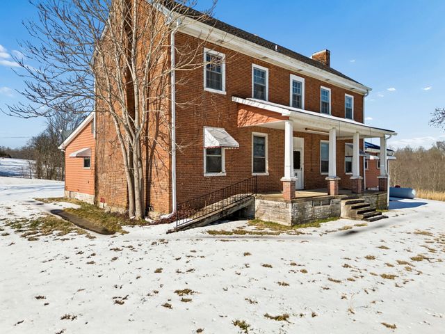 857 Davenport Rd, Cumberland City, TN 37050