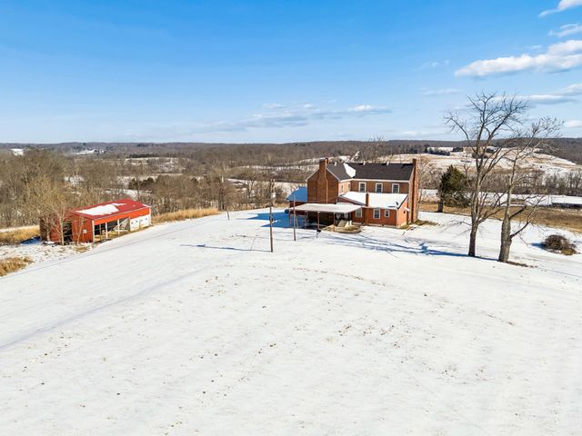 857 Davenport Rd, Cumberland City, TN 37050