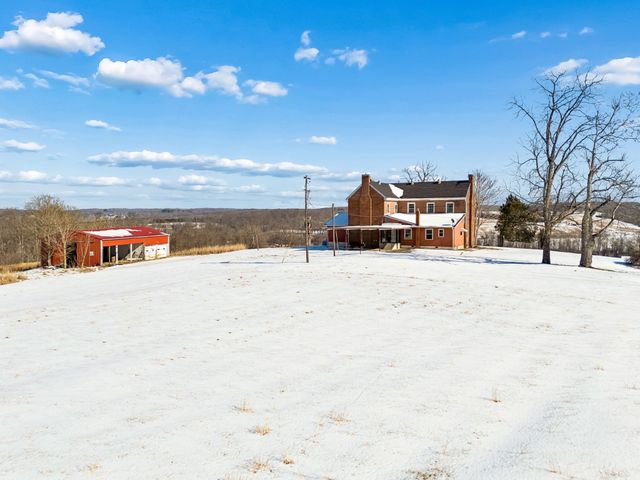 857 Davenport Rd, Cumberland City, TN 37050