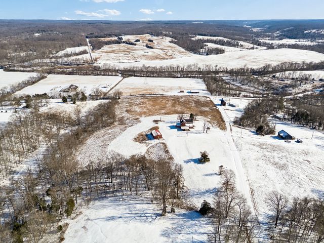 857 Davenport Rd, Cumberland City, TN 37050