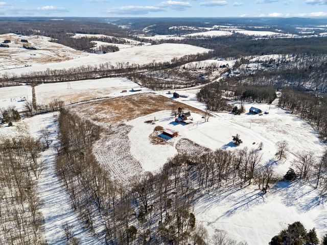857 Davenport Rd, Cumberland City, TN 37050