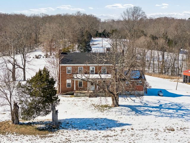 857 Davenport Rd, Cumberland City, TN 37050