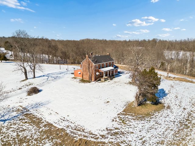 857 Davenport Rd, Cumberland City, TN 37050