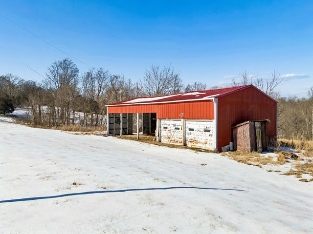 857 Davenport Rd, Cumberland City, TN 37050