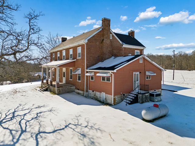 857 Davenport Rd, Cumberland City, TN 37050