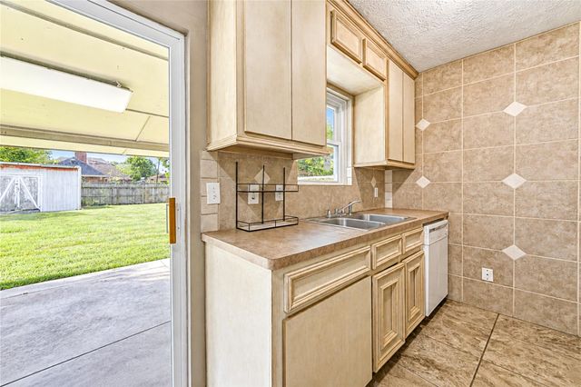 1009 Wisconsin Street, South Houston, TX 77587
