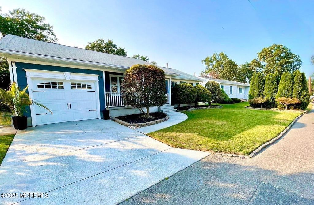752 Leeward Avenue, Beachwood, NJ 08722