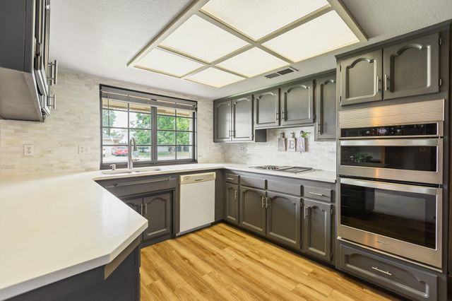 907 N Bollinger Street, Visalia, CA 93291