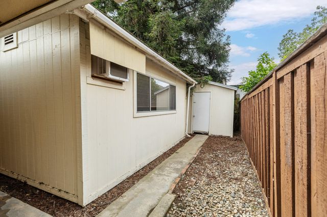 907 N Bollinger Street, Visalia, CA 93291