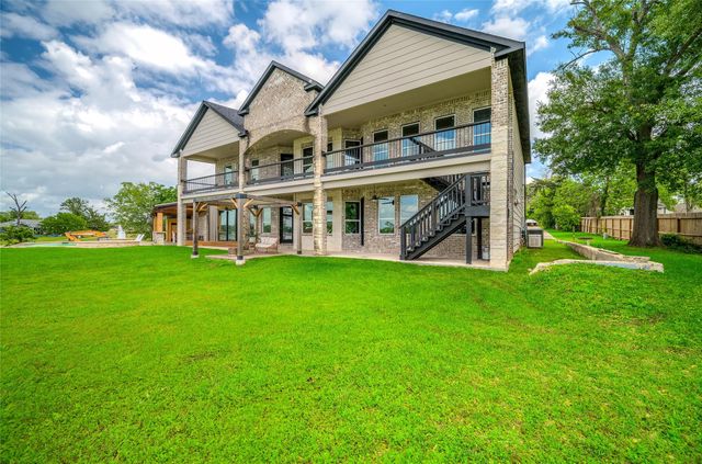 206 Elm Street, Highlands, TX 77562