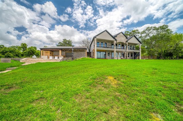 206 Elm Street, Highlands, TX 77562