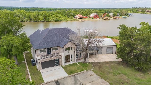 206 Elm Street, Highlands, TX 77562