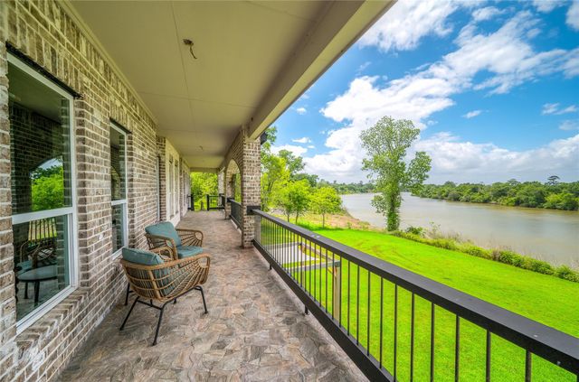 206 Elm Street, Highlands, TX 77562