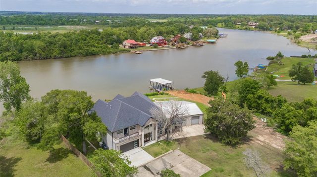 206 Elm Street, Highlands, TX 77562