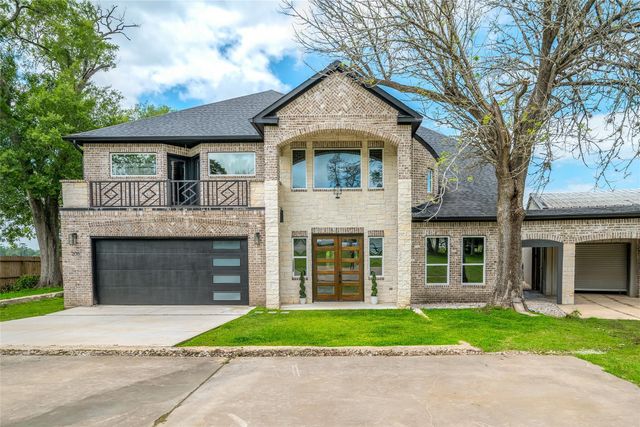 206 Elm Street, Highlands, TX 77562