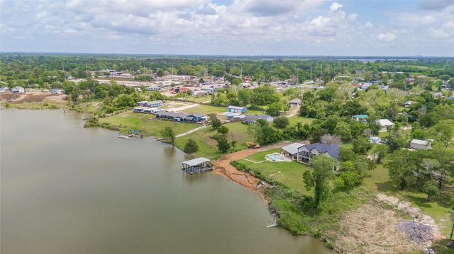 206 Elm Street, Highlands, TX 77562