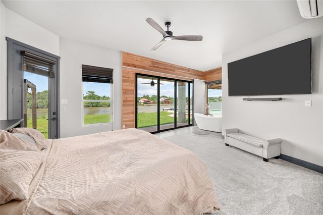 206 Elm Street, Highlands, TX 77562