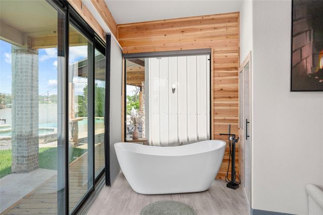 206 Elm Street, Highlands, TX 77562