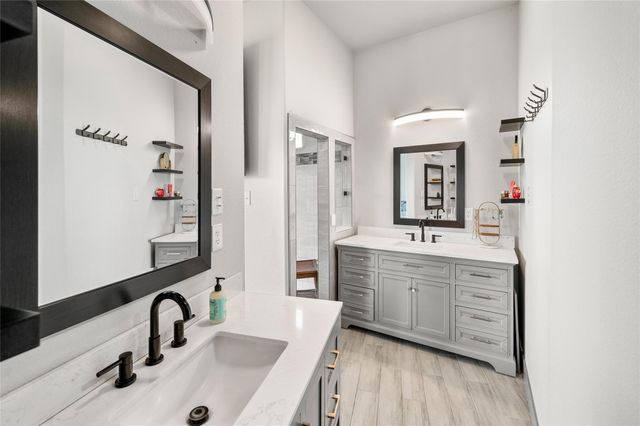 206 Elm Street, Highlands, TX 77562