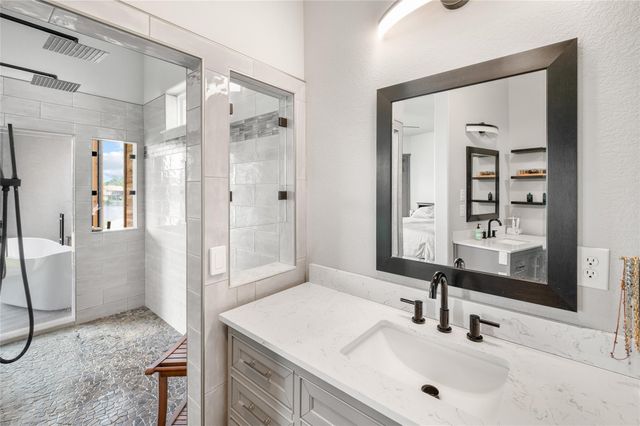 206 Elm Street, Highlands, TX 77562