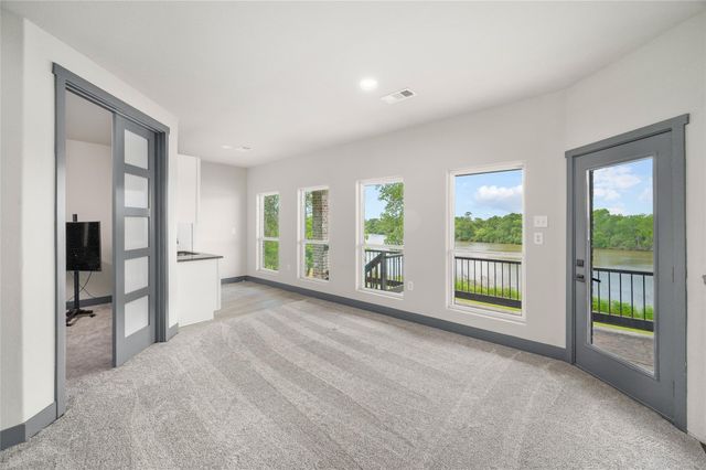 206 Elm Street, Highlands, TX 77562