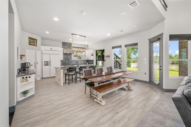 206 Elm Street, Highlands, TX 77562