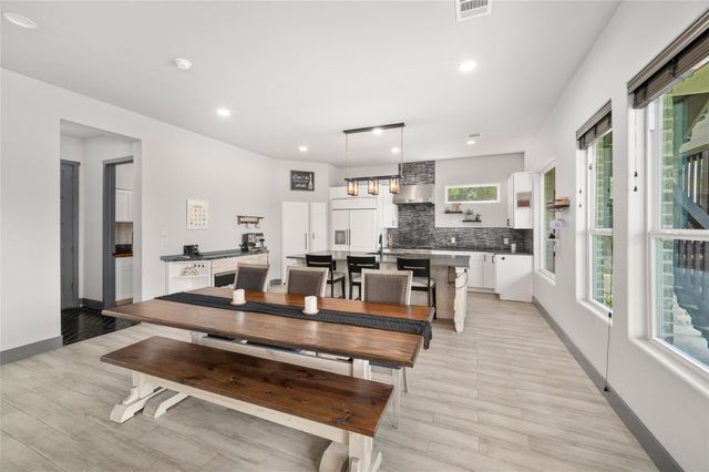206 Elm Street, Highlands, TX 77562