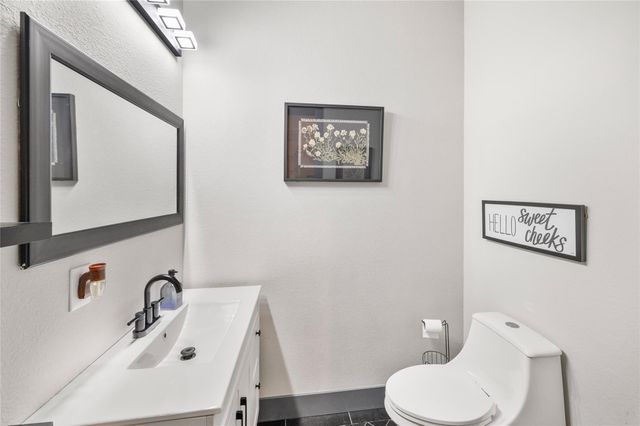 206 Elm Street, Highlands, TX 77562